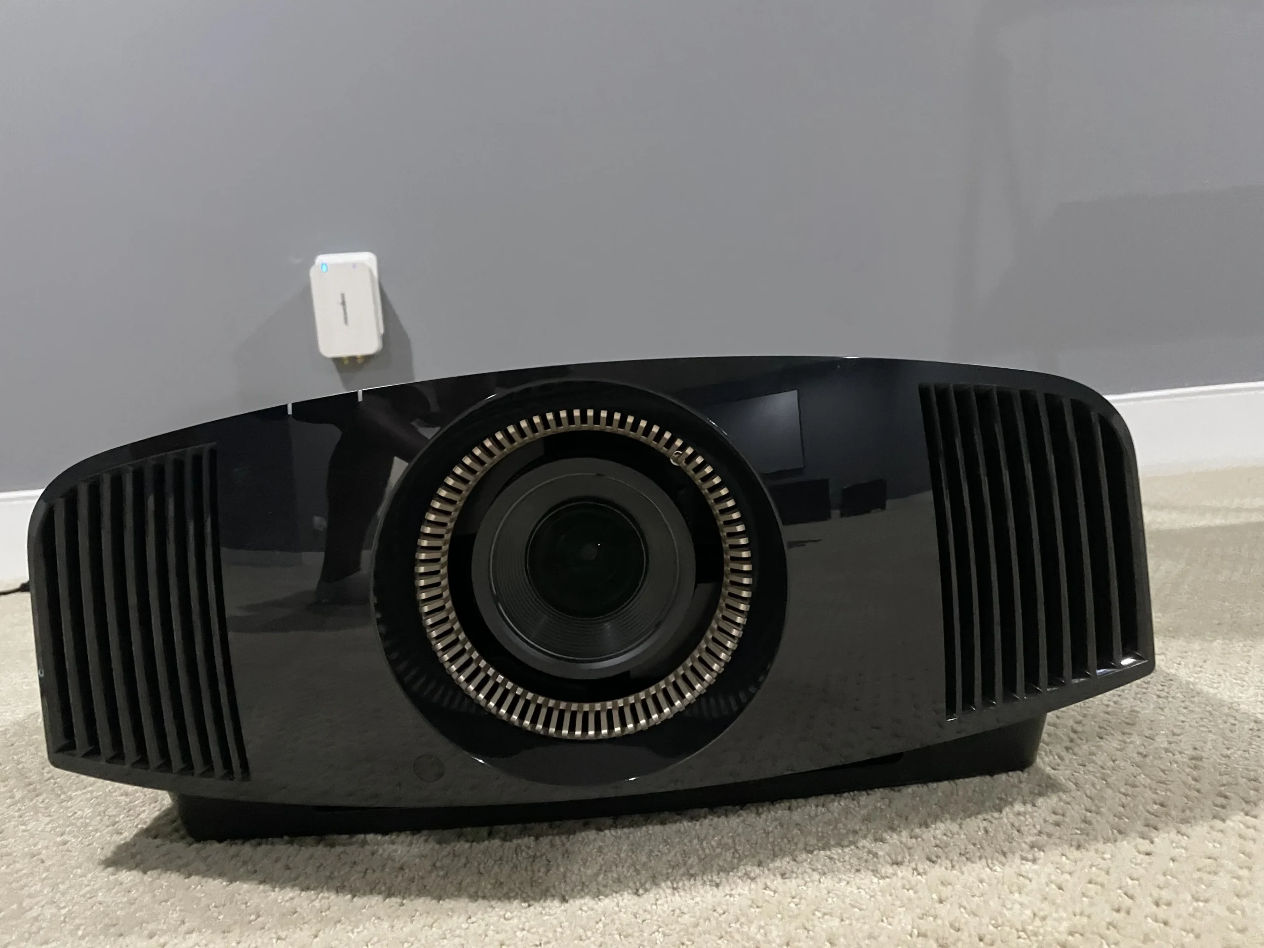 Sony VPL-VW695ES Projector